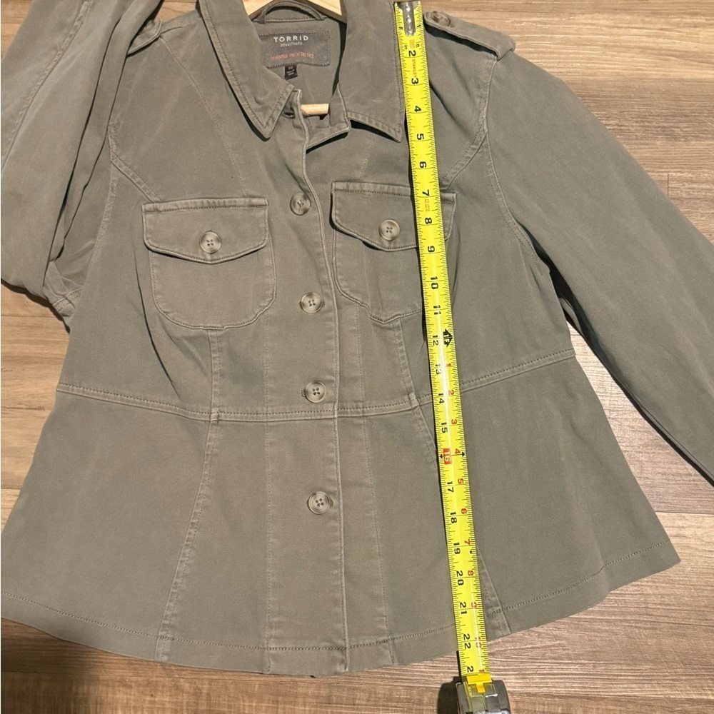 Torrid Woman Size Med Light Olive Green Twill Peplum Military Utility Jacket NWT - Picture 7 of 9